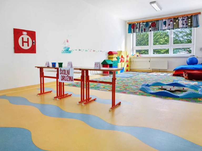 Základní-skola-Hulin-NFE Sparkle 2440-2, 2440-55 - 3.jpg